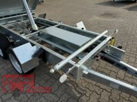 HUMBAUR HTK 2700.27 I 267 x 150 I 2700 KG I Dreiseitenkipper mit E-Pumpe - Rampenschacht